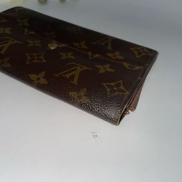 Authentic Louis Vuitton Monogram Sarah Wallet - Picture 7 of 14